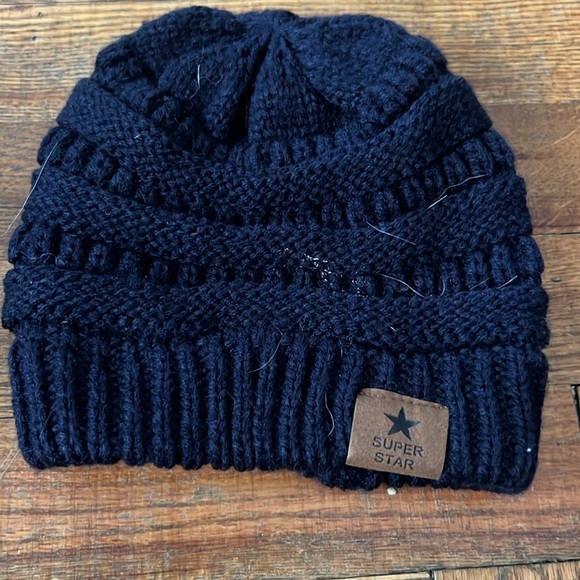 5 Winter Hats - Picture 6 of 6